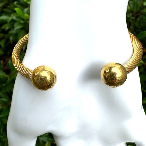 Gold tone twisted magnetic open bangle bracelet - Picture 4 of 7